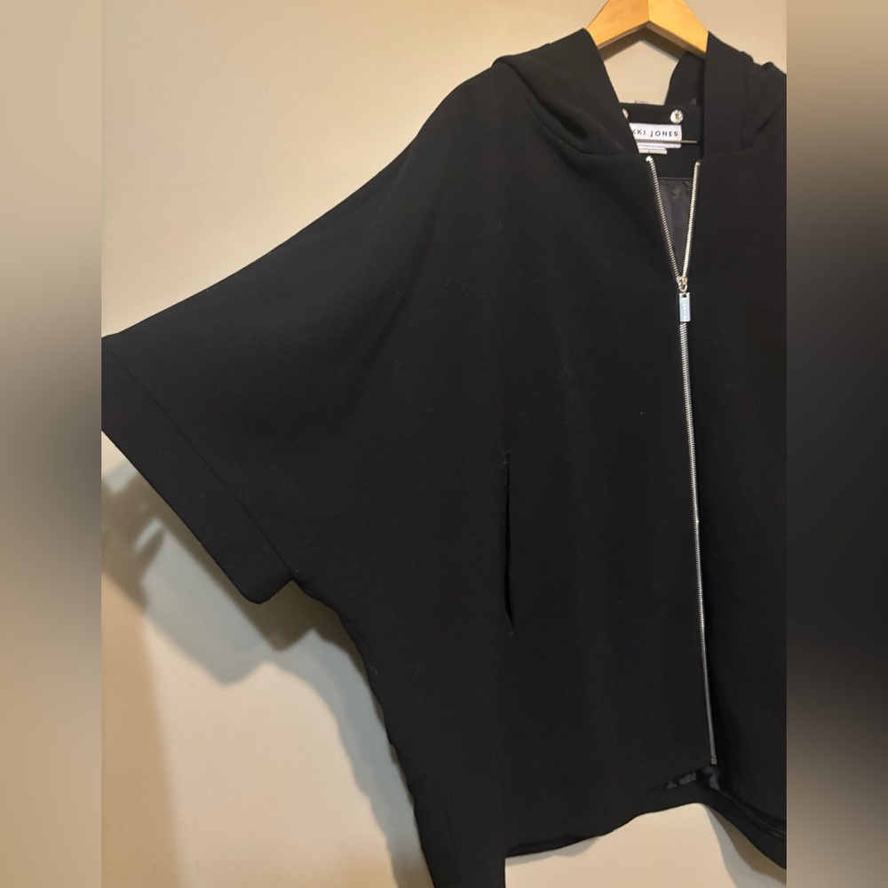 NIKKI JONES Montreal Hooded Wide Sleeved Cape Coat - Picture 4 of 11